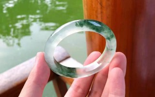 翡翠手镯玻璃种的描述「掌握这3点让你看懂玻璃种翡翠和冰种翡翠有什么差别」