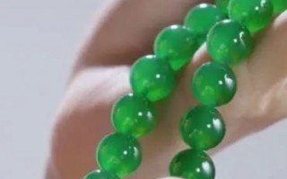 顶级帝王绿翡翠珠链拍卖在即，全球最昂贵的翡翠珠宝