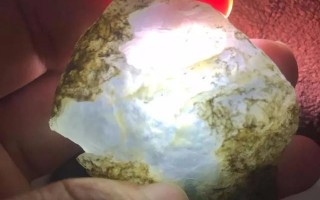 怎么证明石头是翡翠做的？天然翡翠的鉴别？