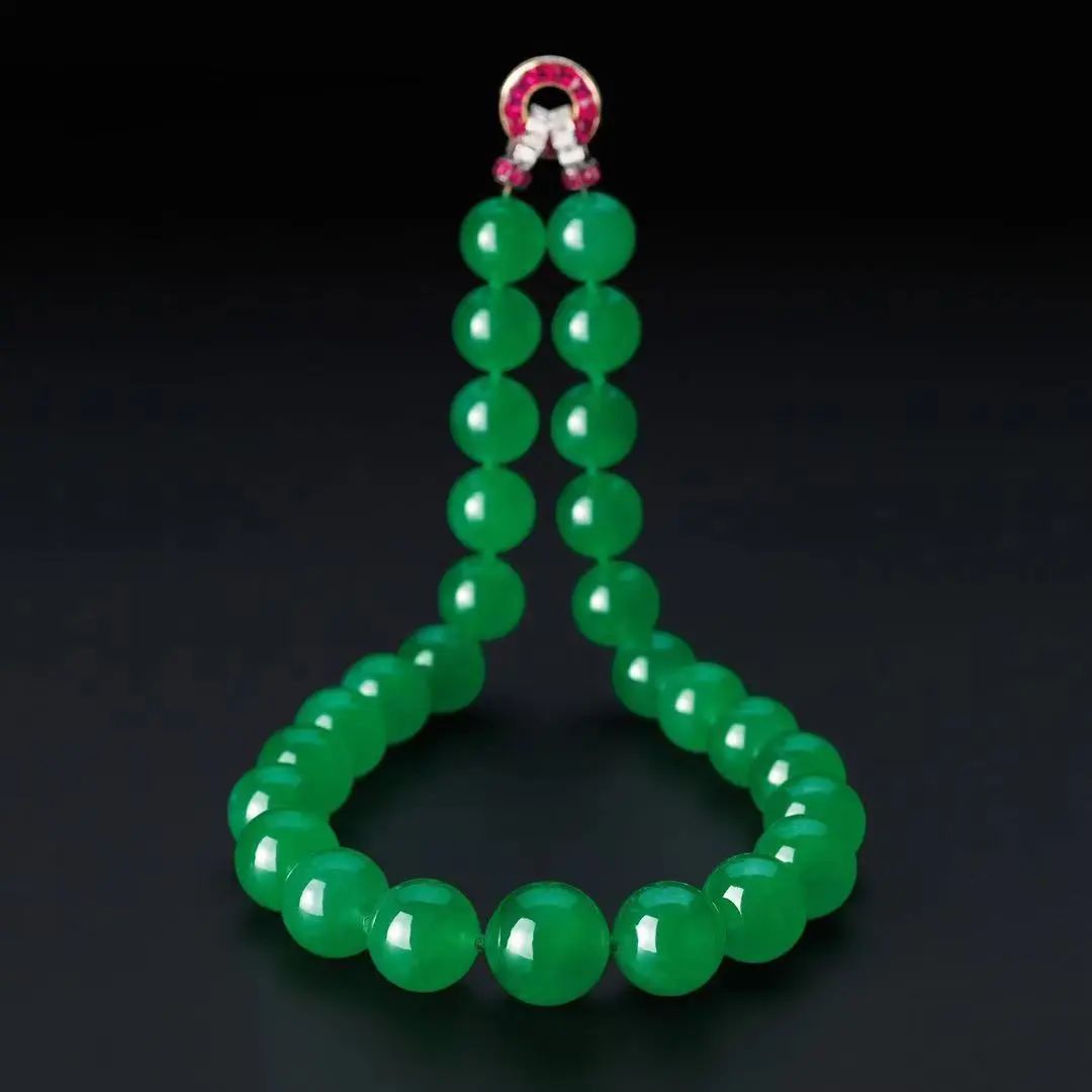 顶级帝王绿翡翠珠链拍卖在即，全球最昂贵的翡翠珠宝  第5张