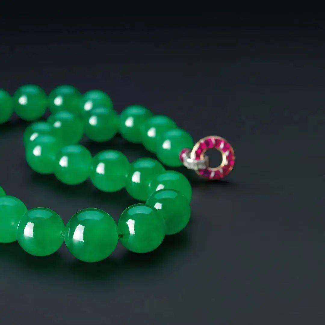 顶级帝王绿翡翠珠链拍卖在即，全球最昂贵的翡翠珠宝  第8张