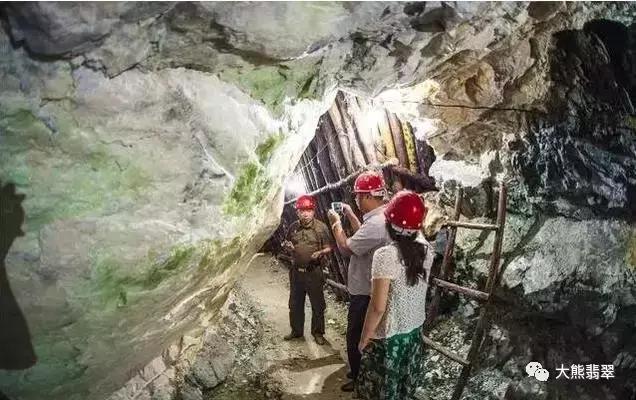 矿工挖出巨型翡翠「最大的翡翠原石有几吨」  第1张