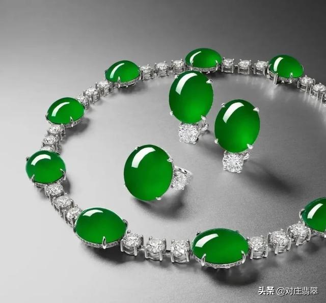 香港苏富比2022春拍刚结束再卖出一条六千多万人民币翡翠珠链  第2张