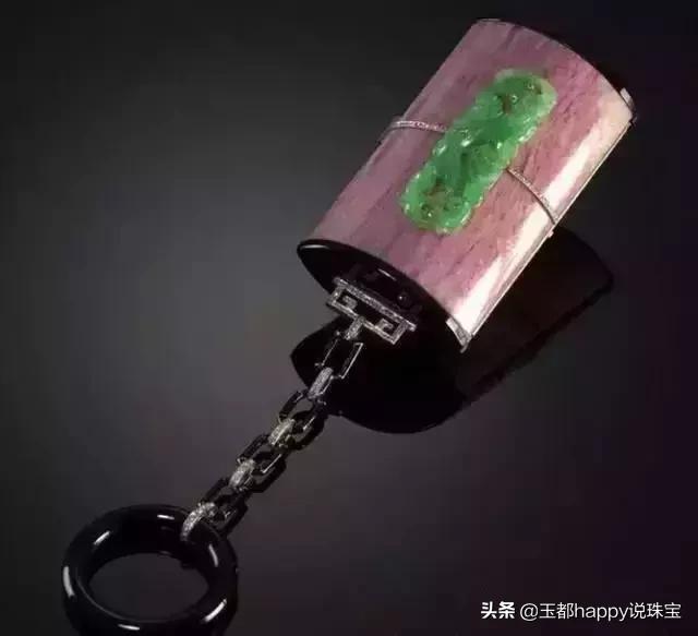 一只玻璃种帝王绿翡翠手镯价格「排第12刘晓庆收藏翡翠估价102亿」  第11张