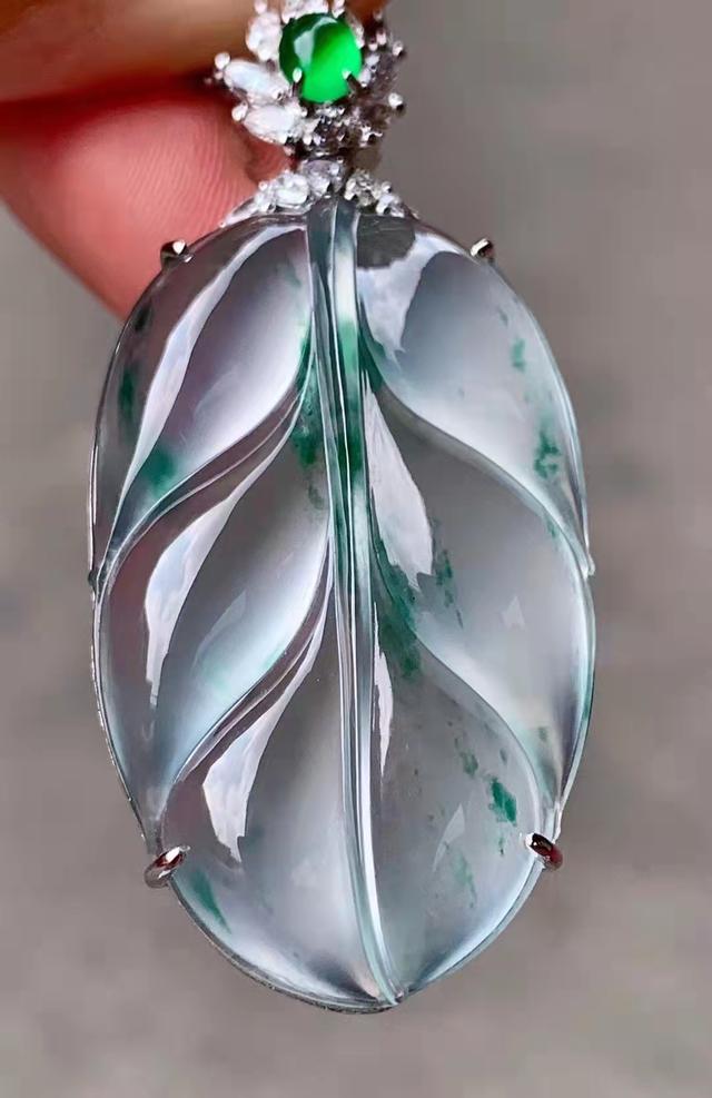 翡翠手镯玻璃种的描述「掌握这3点让你看懂玻璃种翡翠和冰种翡翠有什么差别」  第6张