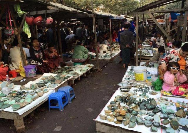 到缅甸买翡翠手镯「去缅甸买翡翠真的会便宜吗」  第4张