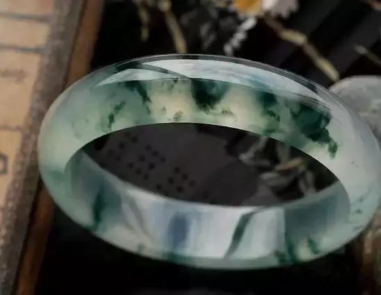 翡翠手镯用纯净水浸泡，会变绿吗？  第5张