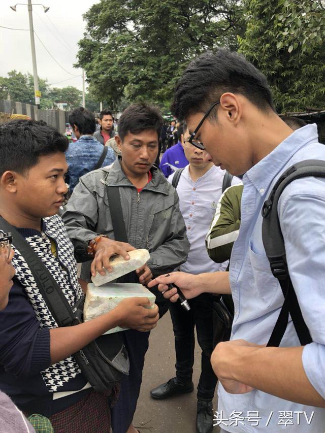 缅甸哪里有卖翡翠手镯「角湾市场捡漏满阳绿翡翠戒面」  第9张