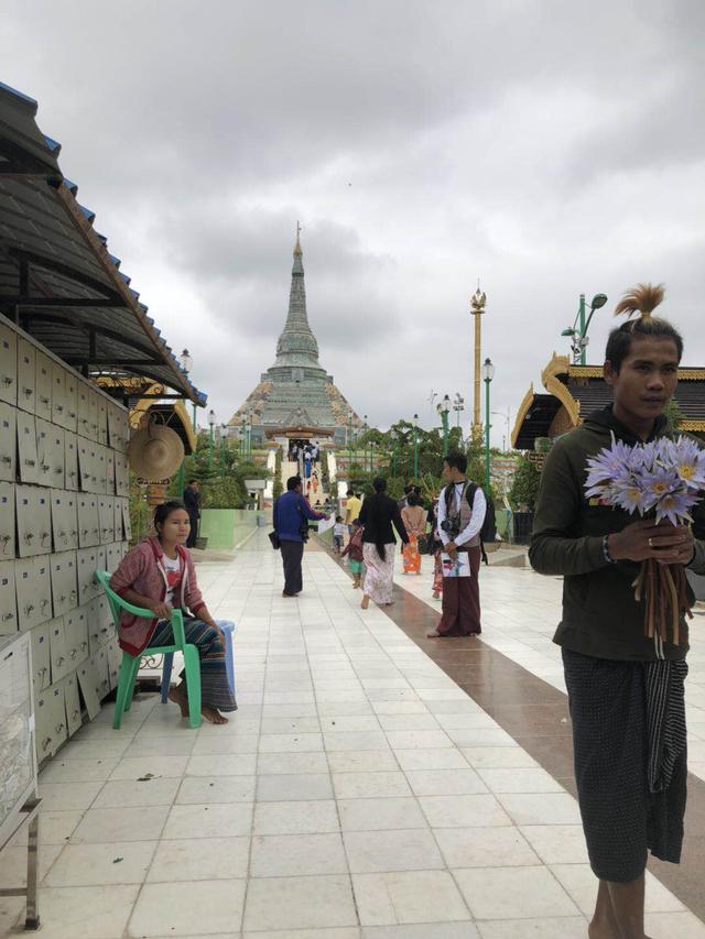 缅甸哪里有卖翡翠手镯「角湾市场捡漏满阳绿翡翠戒面」  第35张