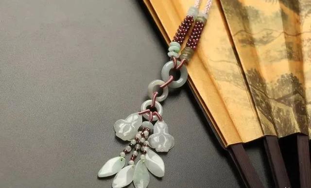 翡翠项链的实用佩戴技巧-众享珠宝，乐大福  第2张