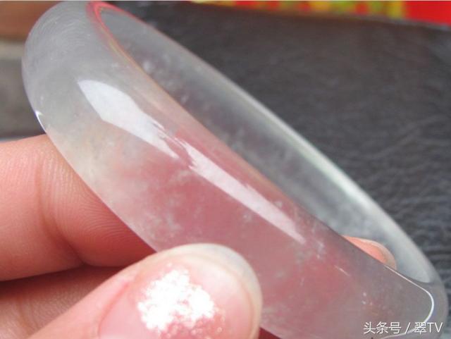 玻璃种翡翠玻璃种翡翠手镯的本质是玻璃种翡翠的本质  第1张