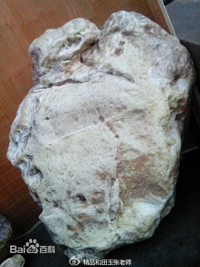 透闪石矿石化学成分见表2、透闪石（tremolite）（和田玉中的透闪石）  第2张