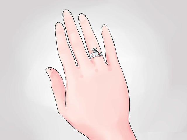 食指戴戒指是什么意思？「你愿怎么戴就怎么戴」  第1张