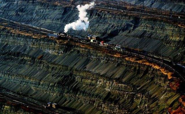 黄金是怎么形成的？「山西煤炭大省--山西太原煤炭开采现场先地位」  第10张