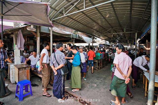 缅甸翡翠挂件怎么卖的2、天然a货缅甸翡翠挂件怎么卖的  第3张