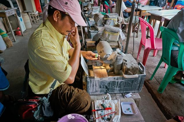 缅甸翡翠挂件怎么卖的2、天然a货缅甸翡翠挂件怎么卖的  第4张