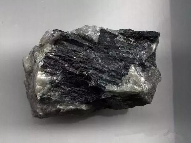 黑乌矿是什么颜色的(黑钨矿是用来做什么的)  第7张