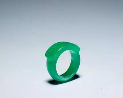 白金翡翠戒指怎么样的2、香格里拉白金翡翠戒指的好处  第19张